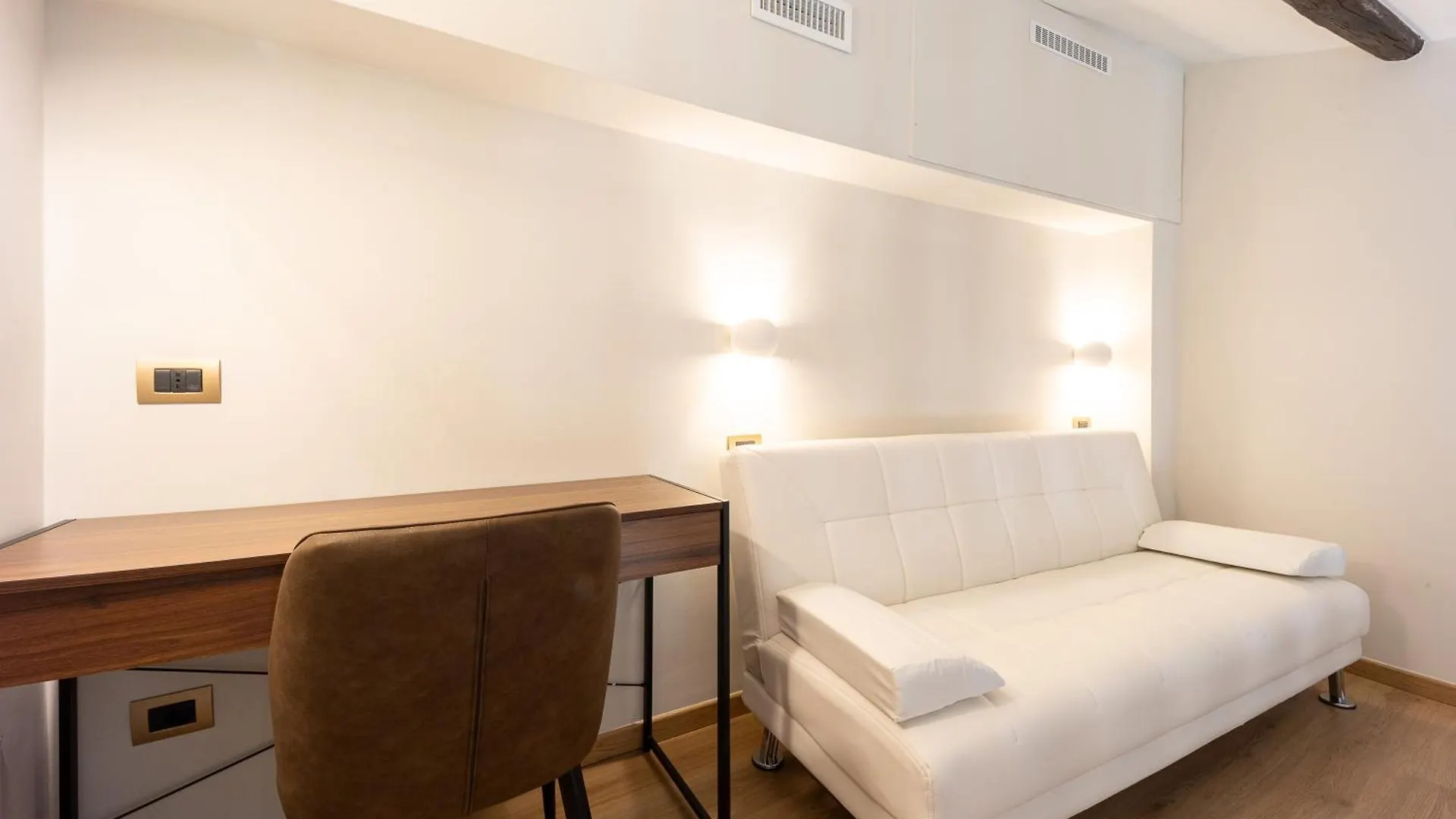 Dimora Cardinal Moroni Hotel Rome 0*,